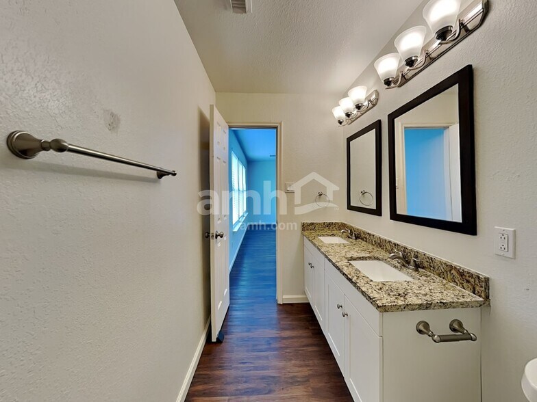 Building Photo - 4006 Carmel Ridge Way
