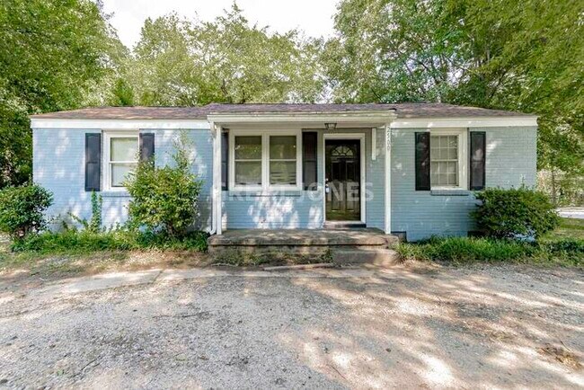 Primary Photo - 2500 Putnam St