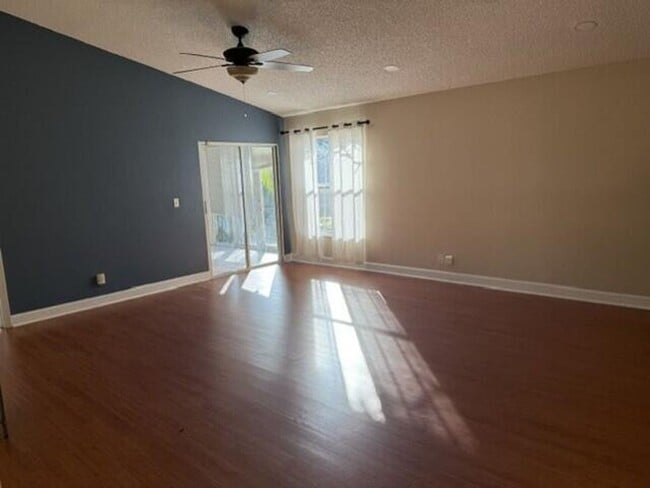 Building Photo - 1045 Island Manor Dr