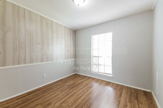 Building Photo - 409 Hardwood Trail