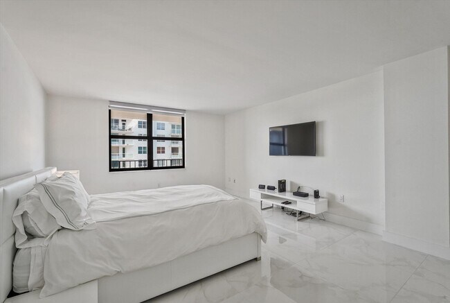 Building Photo - 3460 S Ocean Blvd