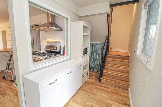 Building Photo - 1421 Grand Ave