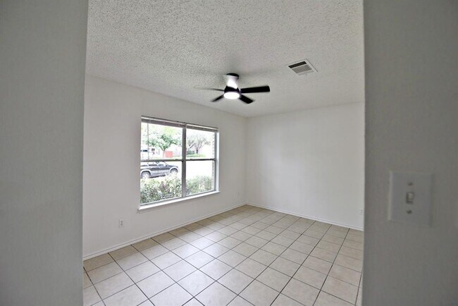 Building Photo - 1207 Birdie Cove