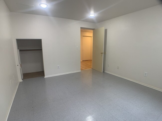 Building Photo - 9221 2nd Ave NW