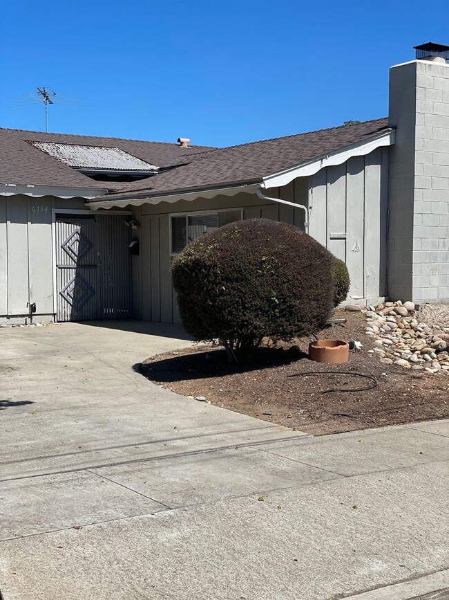 Building Photo - 3/2 With Pool in Clairemont Neighborhood