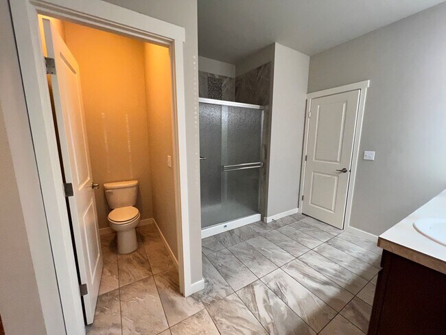 Building Photo - 3bed/2.5bath with Lofted Space at Harbor Crossing!