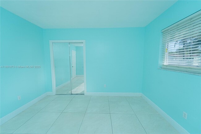 Building Photo - 430 NE 145th St