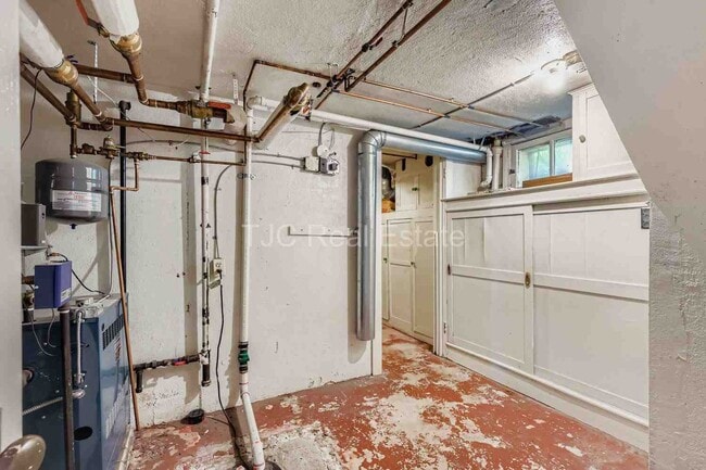 Building Photo - 1665 Jasmine St