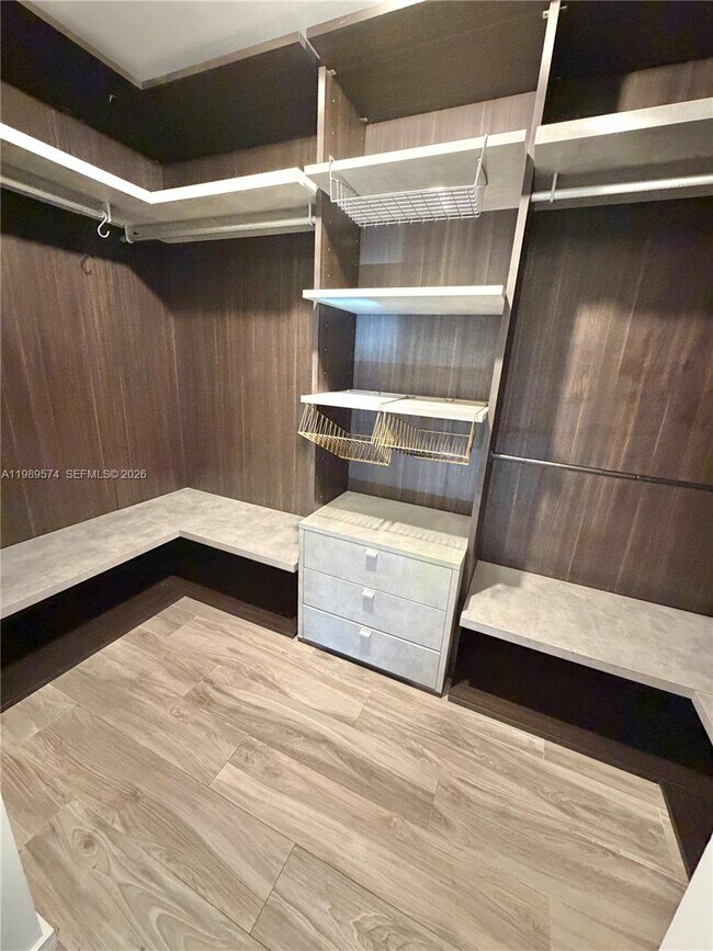 Building Photo - 801 S Miami Ave