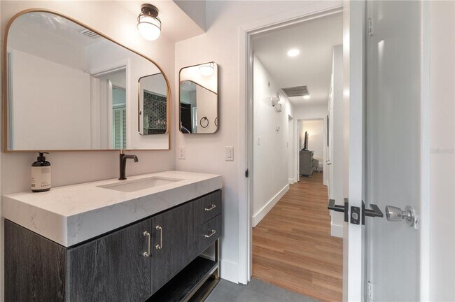 Building Photo - 1097 Eden Isle Blvd NE