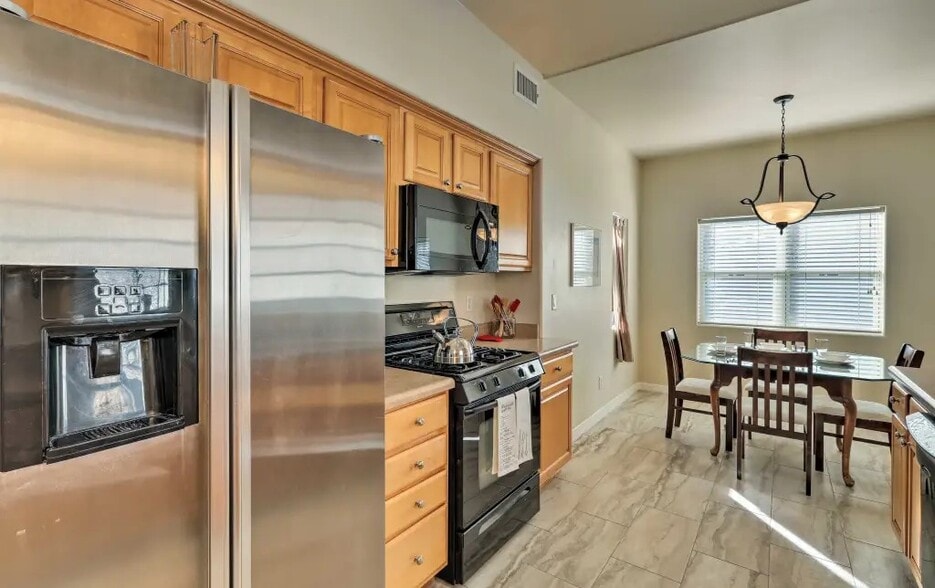 Kitchen - 210 W Cedar Ave