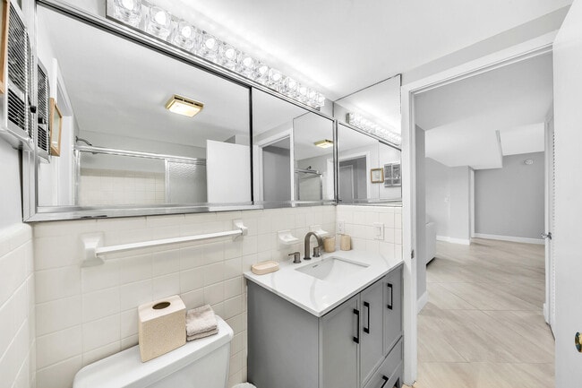 Building Photo - 170 N Ocean Blvd