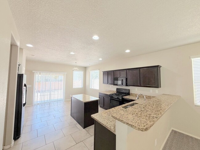 Building Photo - Beautiful 3-Bedroom Home in Tierra Oeste near Ladera/Unser. Refrigerated Air!