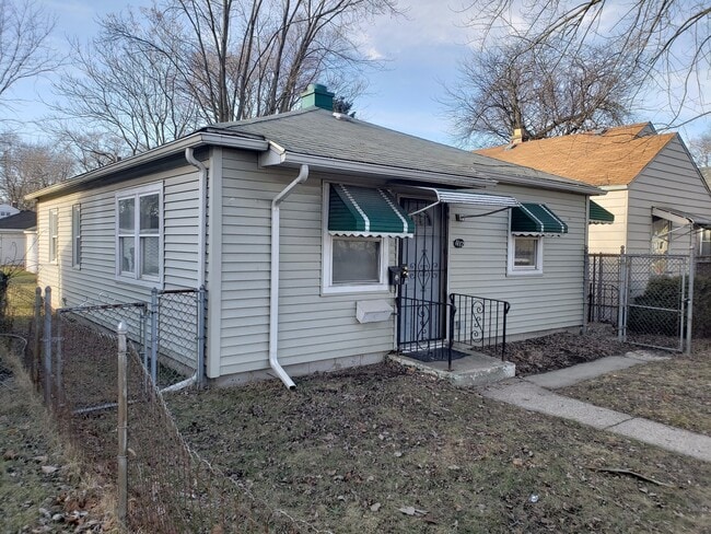 Building Photo - BEAUTIFUL HOME LOCATED CLOSE TO EVERYTHING WITH GARAGE!