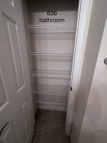 Building Photo - 636 SW 19th Ave