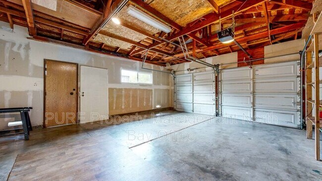 Building Photo - 3225 Meadow Glen Dr
