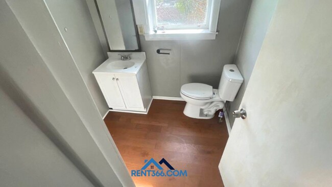 Building Photo - 101 N George St