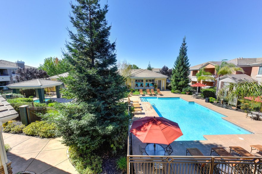 Beautiful Pool Views - Broadstone at Stanford Ranch