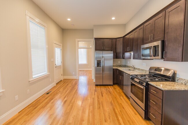 Building Photo - 1121 West Ave