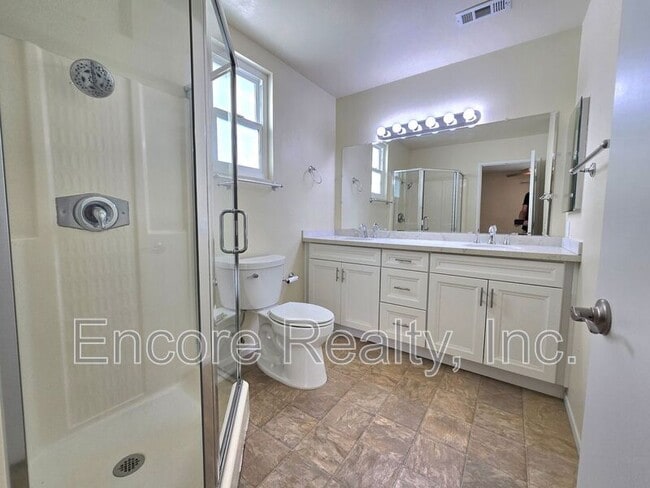 Building Photo - 2093 Waterbury Dr