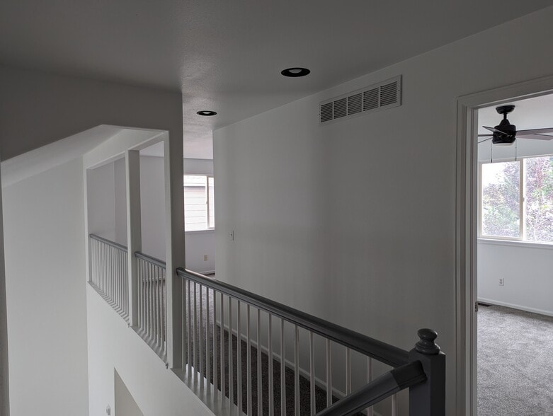 Building Photo - 9464 W Hinsdale Pl