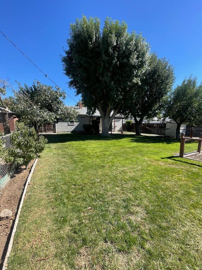 Building Photo - Single-story Home For Rent