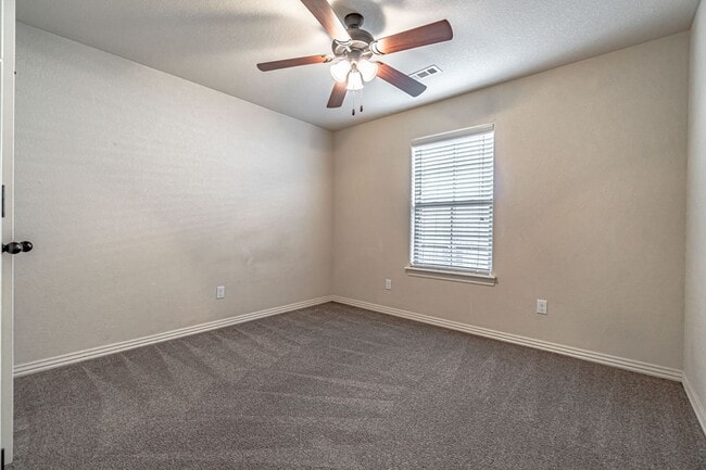 Building Photo - Spacious Centerton Duplex