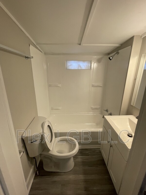 Building Photo - 212 Cato St