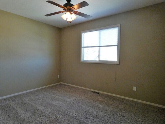 Building Photo - 1552 S Goebel Cir