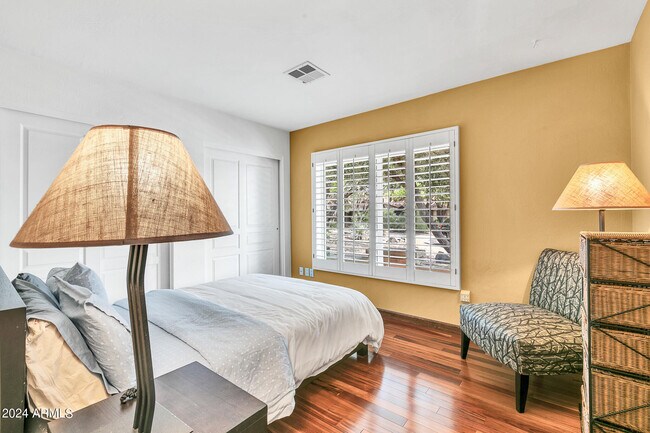 Building Photo - 8532 E San Bruno Dr