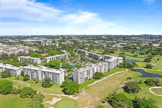 Building Photo - 2671 S Course Dr