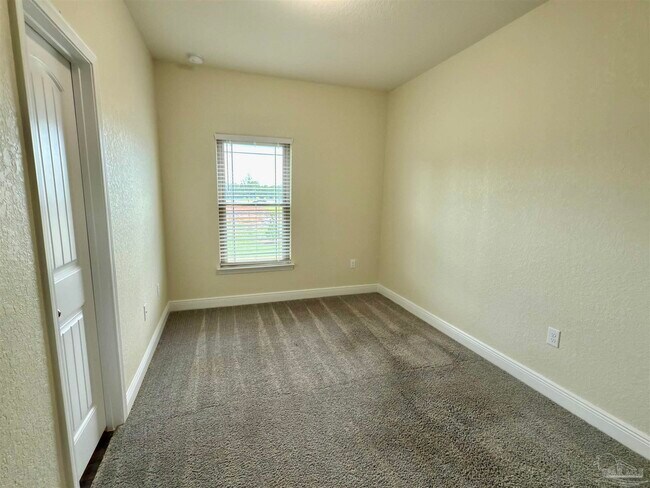Building Photo - 5065 Peach Dr
