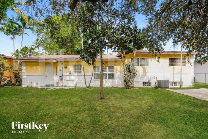 Building Photo - 810 NW 186th Dr