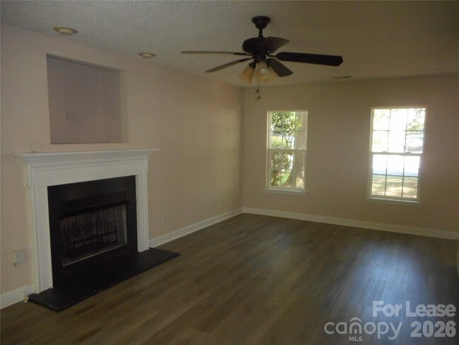 Building Photo - 8037 Shiny Meadow Ln