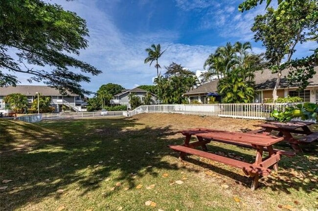 Building Photo - 516 Mananai Pl