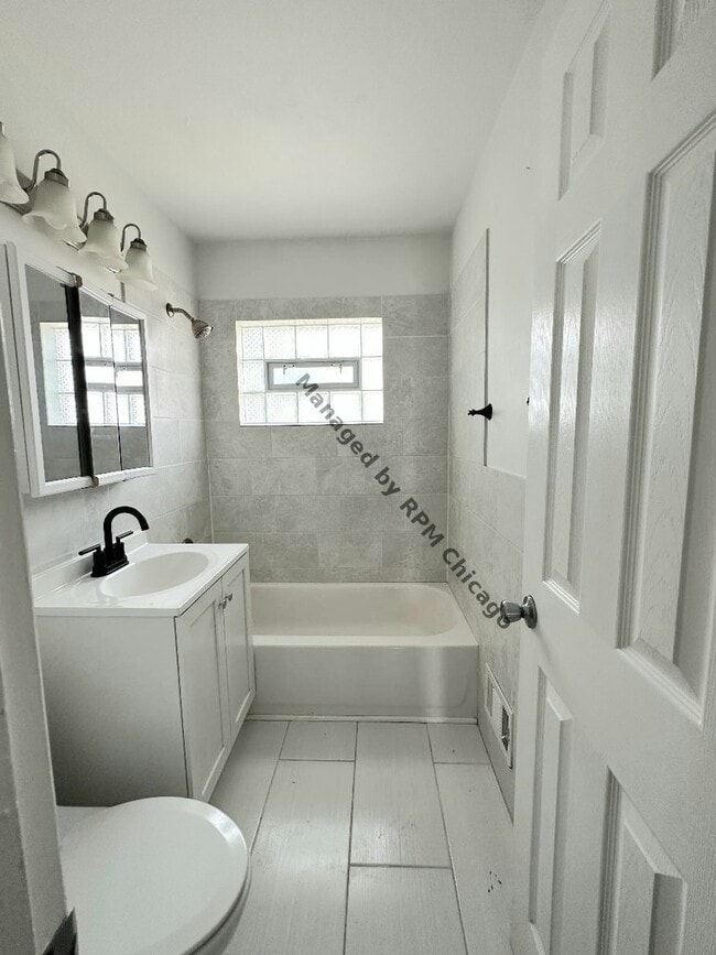 Building Photo - 1420 N Harlem Ave