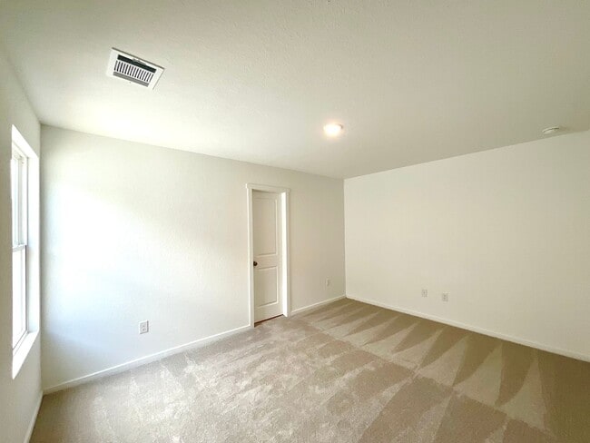 Building Photo - **APPLICATION RECEIVED** Modern 3-Bed, 2.5-Bath Home with Included Internet & Fenced Backyard in ...