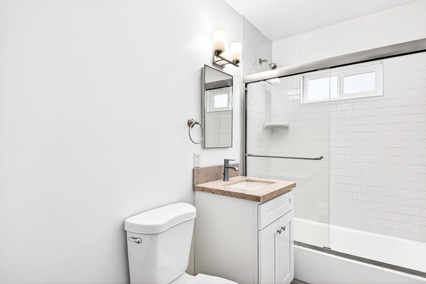 Building Photo - 636 Linden Ave