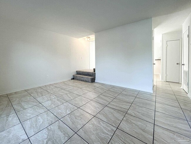 Building Photo - 2119 Langley Ave