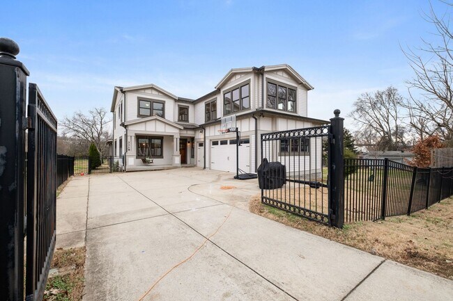 Building Photo - Beautiful Sylvan Park Home with Luxury Finishes, Chef’s Kitchen & Covered Outdoor Living