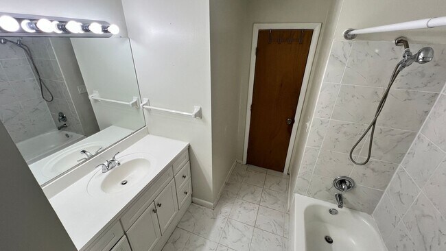 Building Photo - Beautiful 3 Bedroom, 1.5 Bathroom Home in Deland!!