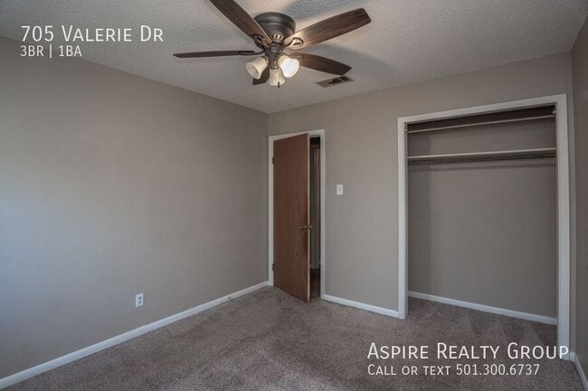 Building Photo - 705 Valerie Dr