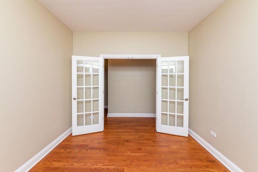 Building Photo - 6217 S Kimbark Ave