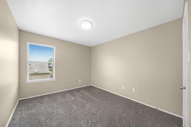 Building Photo - 18436 Sunrise Pines Dr