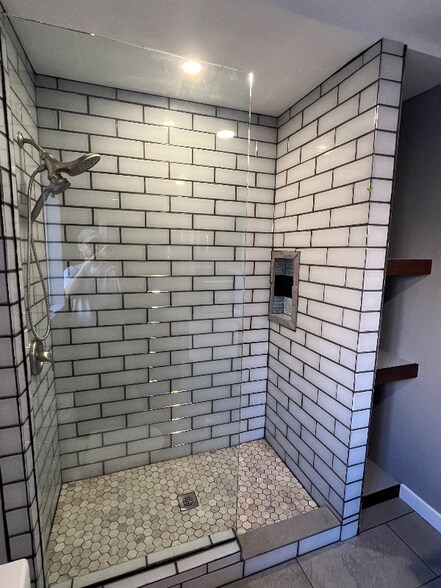 Building Photo - 3547 E Green St