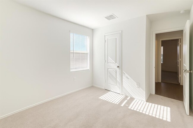 Building Photo - 461 Whoopers Lp