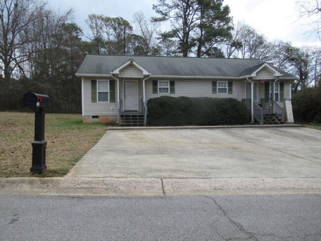 Building Photo - Nice Carrollton City Duplex