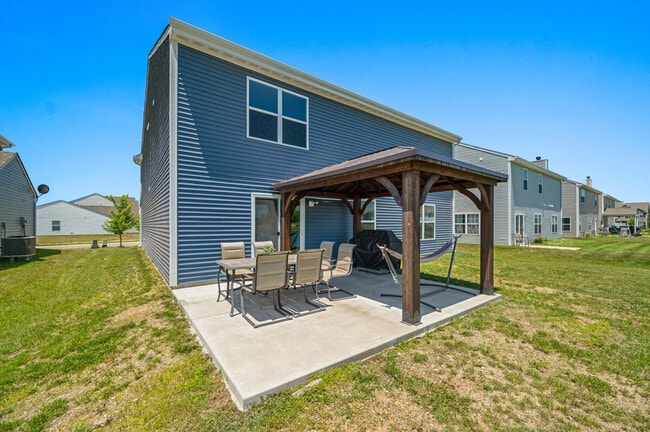 Building Photo - 4007 Woodview Dr