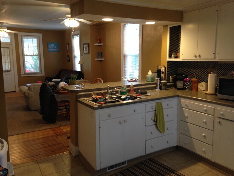 Building Photo - 147 James Ave