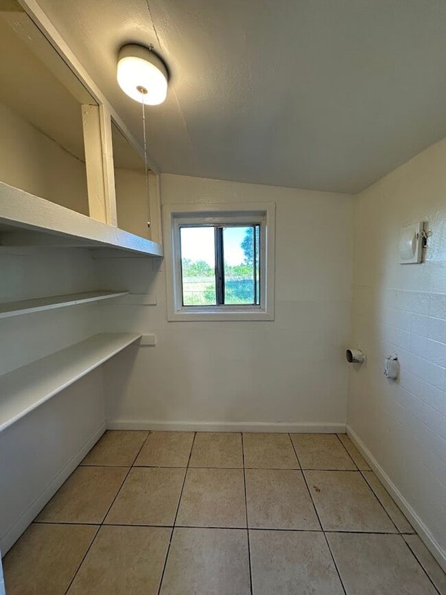 Building Photo - Charming One Bedroom in the Heart of Red Bluff! Pet Friendly!